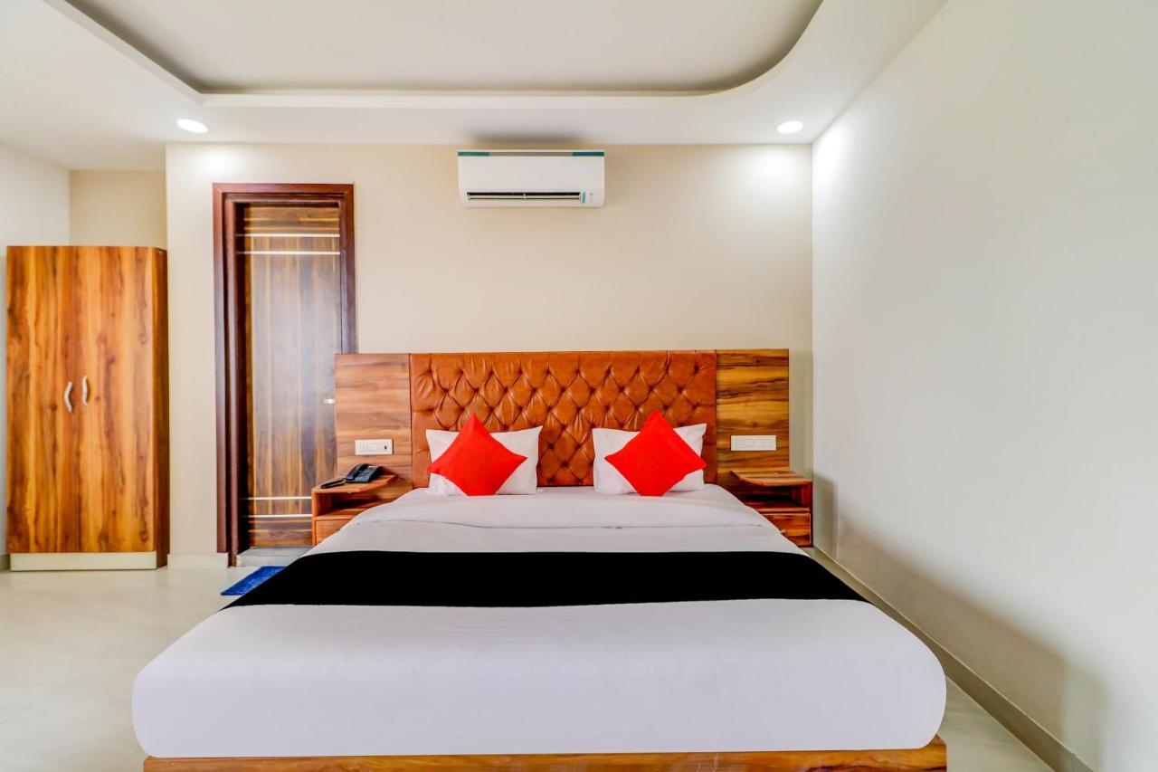 Oyo Flagship 80318 Hotel Sai Plaza Near Indira Gandhi International Airport New Delhi Ngoại thất bức ảnh