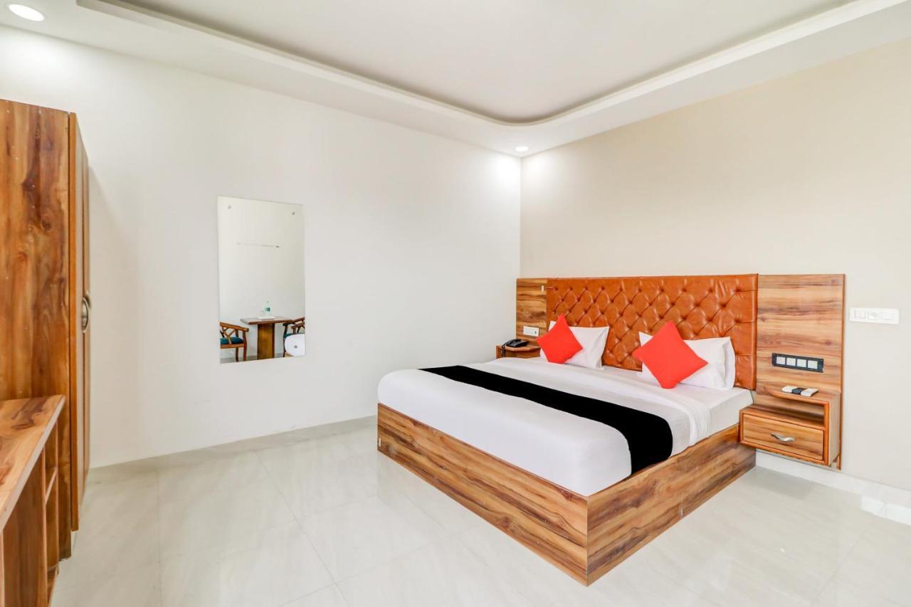 Oyo Flagship 80318 Hotel Sai Plaza Near Indira Gandhi International Airport New Delhi Ngoại thất bức ảnh