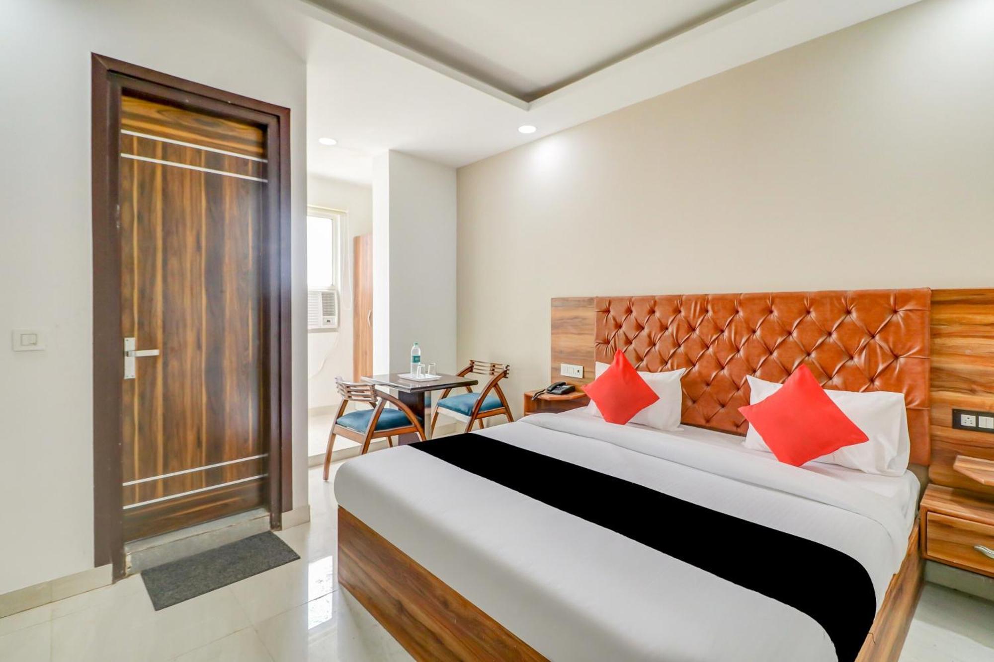 Oyo Flagship 80318 Hotel Sai Plaza Near Indira Gandhi International Airport New Delhi Ngoại thất bức ảnh