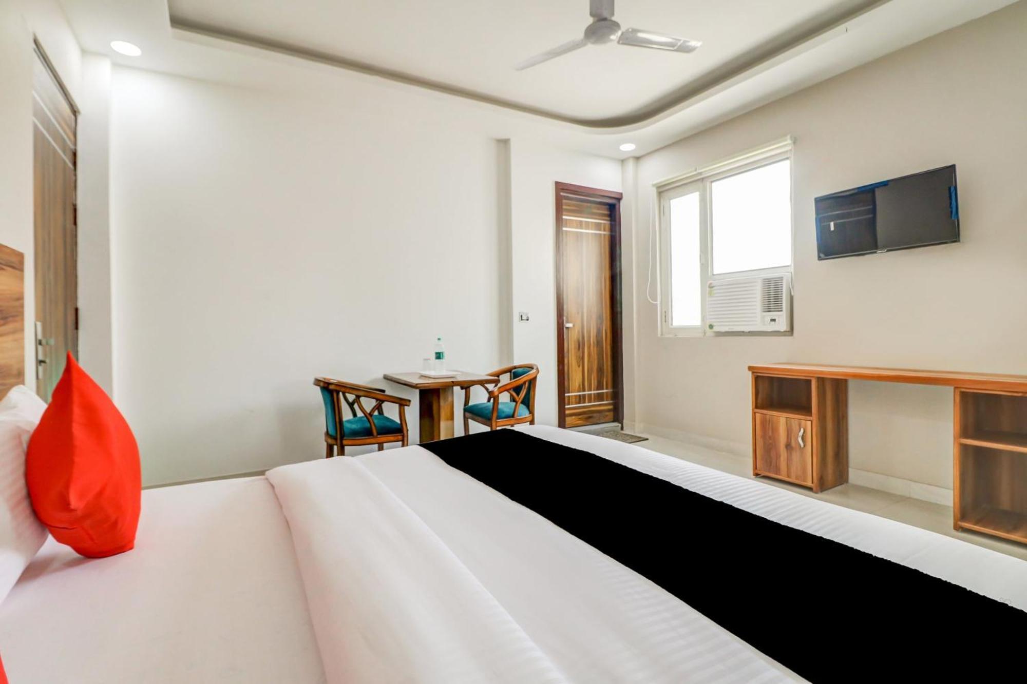 Oyo Flagship 80318 Hotel Sai Plaza Near Indira Gandhi International Airport New Delhi Ngoại thất bức ảnh