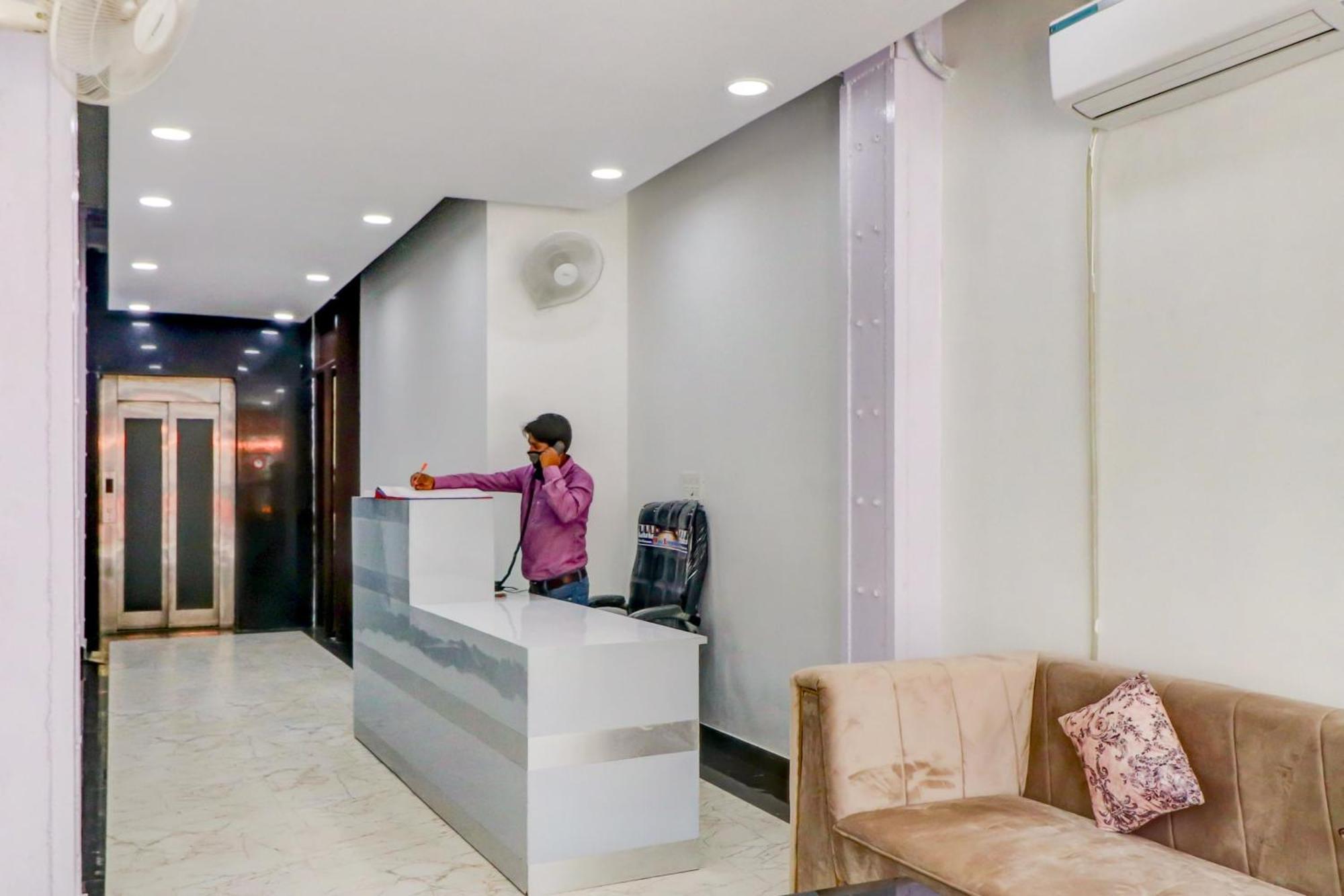 Oyo Flagship 80318 Hotel Sai Plaza Near Indira Gandhi International Airport New Delhi Ngoại thất bức ảnh