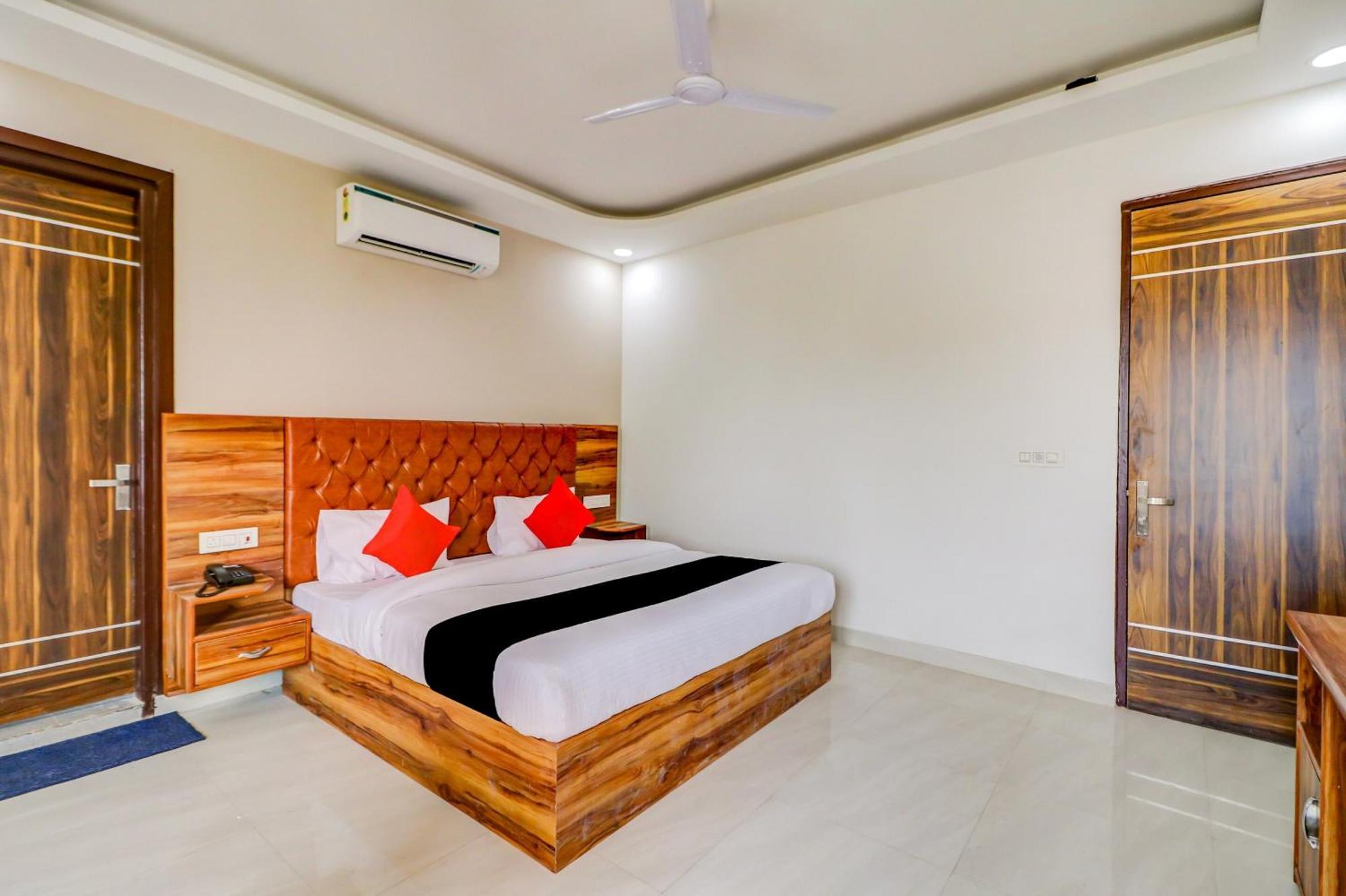 Oyo Flagship 80318 Hotel Sai Plaza Near Indira Gandhi International Airport New Delhi Ngoại thất bức ảnh