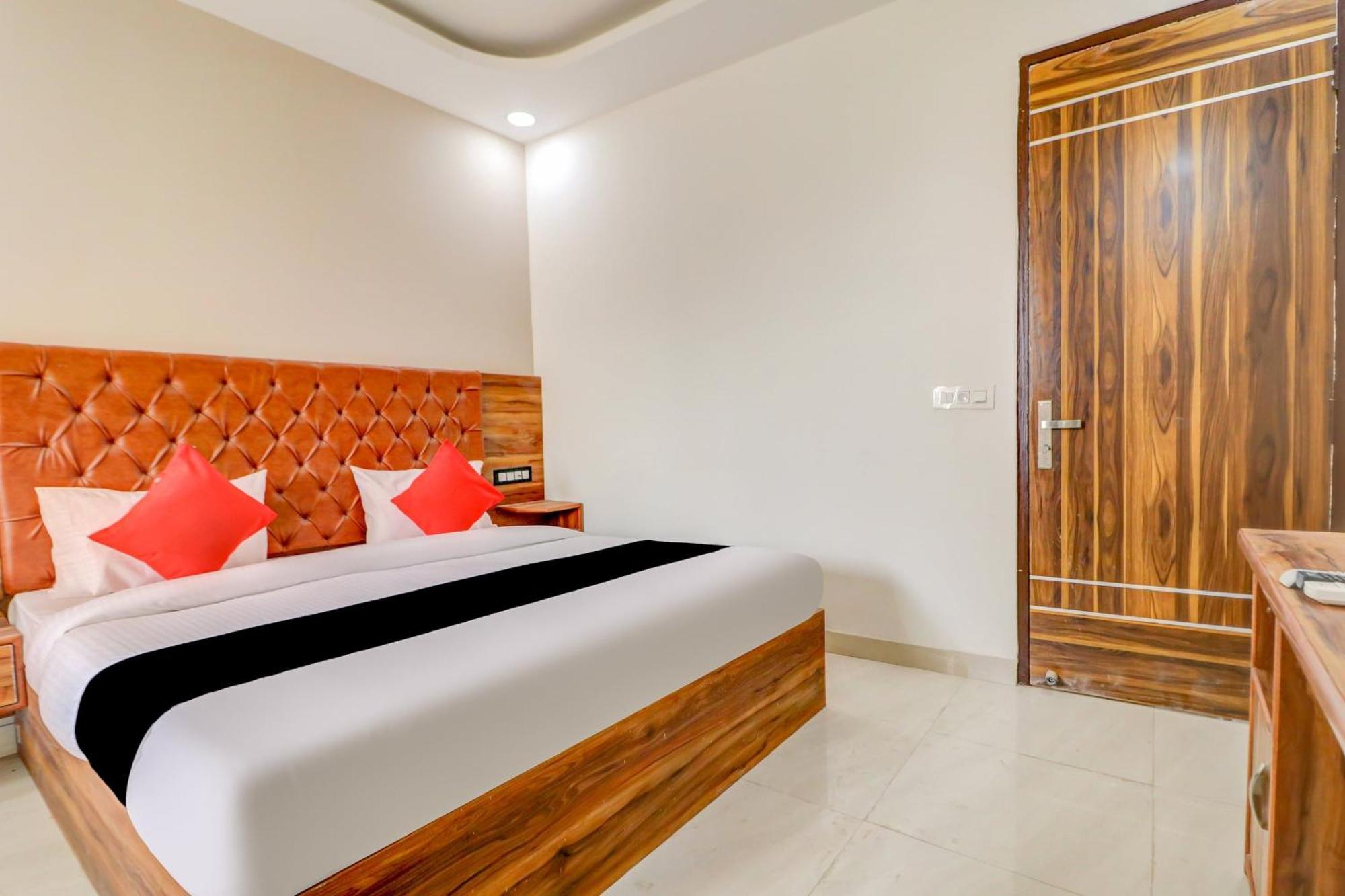 Oyo Flagship 80318 Hotel Sai Plaza Near Indira Gandhi International Airport New Delhi Ngoại thất bức ảnh